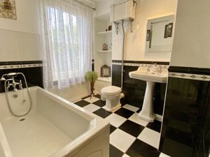 Family Bathroom- click for photo gallery